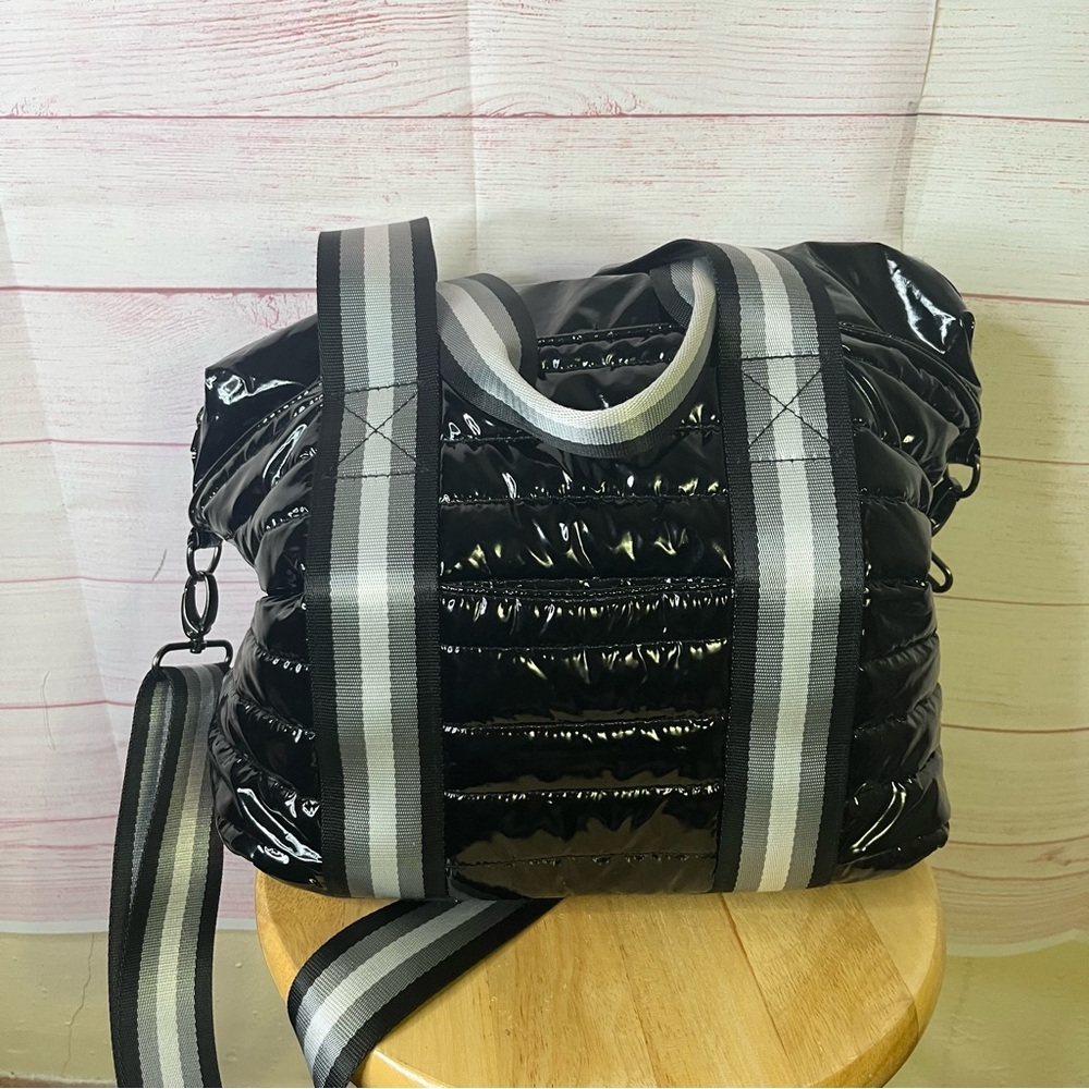 Thinkβ Royln Black Voyager Quilted Travel Bag